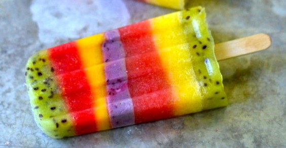Forget firecracker popsicles and make rainbow pops at home!
